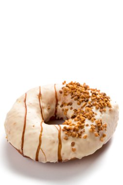 Beyaz masa üzerinde halka