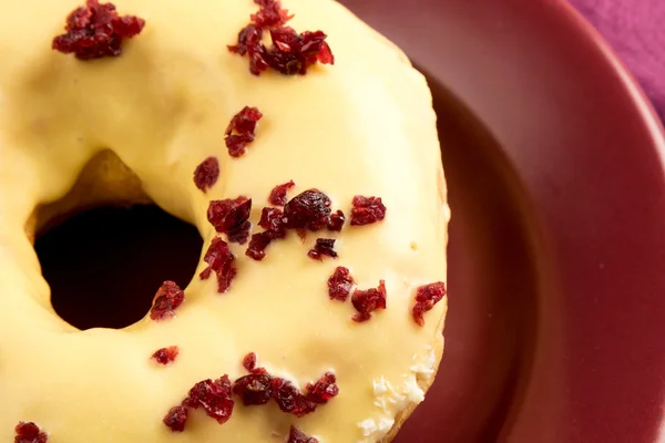 Donut com cereja — Fotografia de Stock