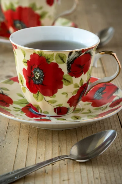 Thé dans une tasse de thé vintage — Photo