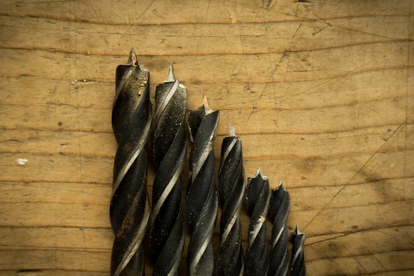 Brocas fechar em cima da mesa de madeira — Fotografia de Stock