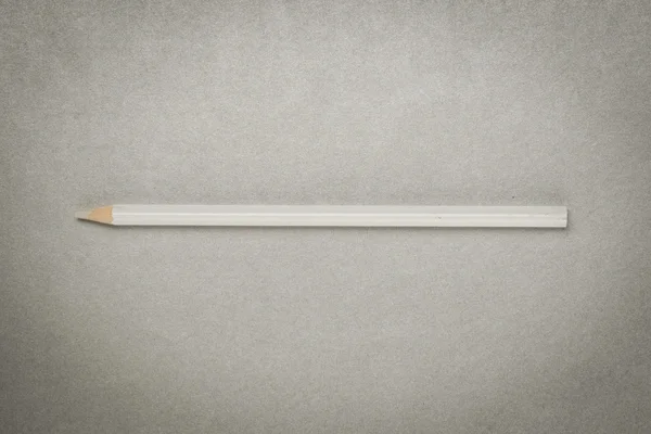 Bílá tužka na šedém papíře — Stock fotografie