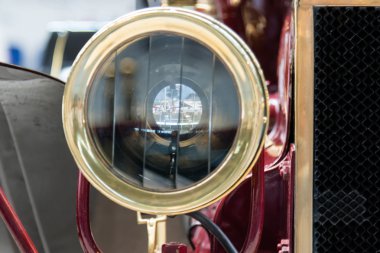 Eski model araba headdlight