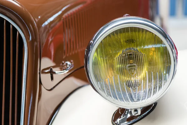 Alumbrera de coche vintage —  Fotos de Stock