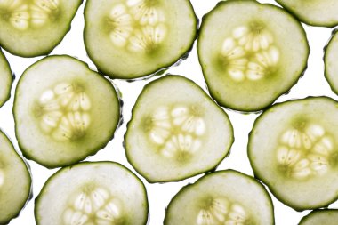 Salatalık dilimleri