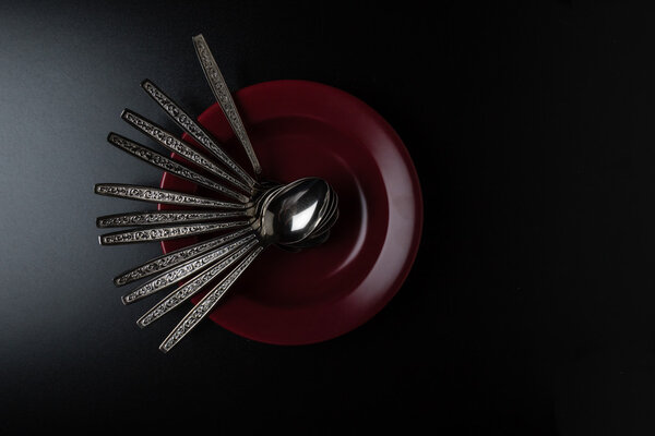 ложки в тарелке
