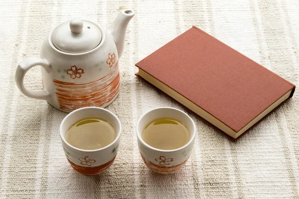 Chá e livro — Fotografia de Stock