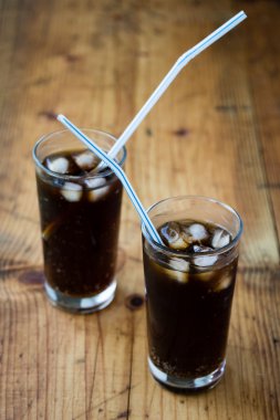 soda whit ice and straw