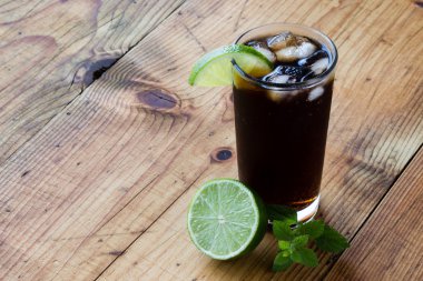 Soda buzu ve limon