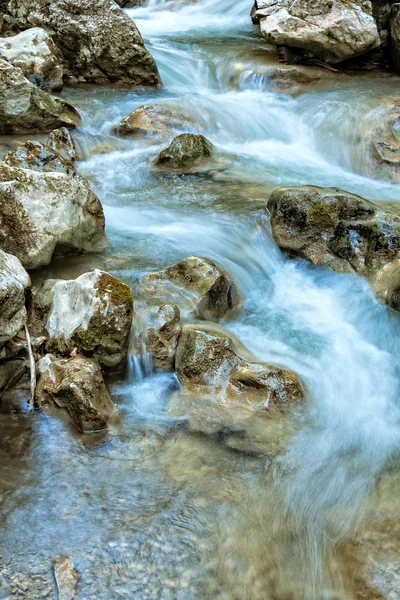 Dağ nehri — Stok fotoğraf