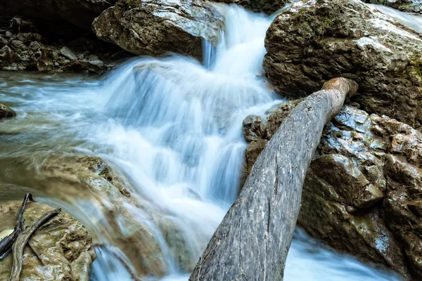 Bergsflod — Stockfoto