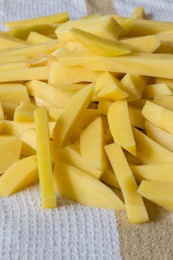 ham dilimlenmiş patates