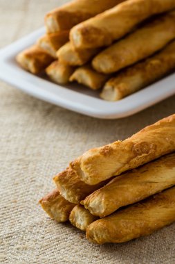 peynir çok pasta sopalarla