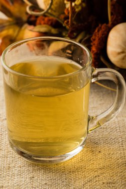 sonbahar ortamda çay