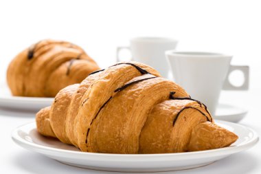 taze kruvasan ve kahve