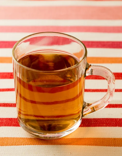 Té negro en taza de vidrio — Foto de Stock