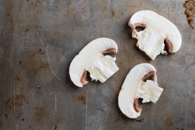 Dilimlenmiş şampiyon mantarları