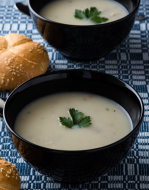 siyah kase çorbaya champignon