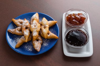 reçel ile kızarmış hamur