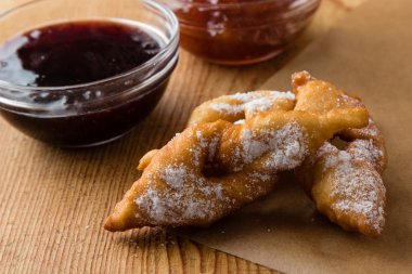 reçel ile kızarmış hamur