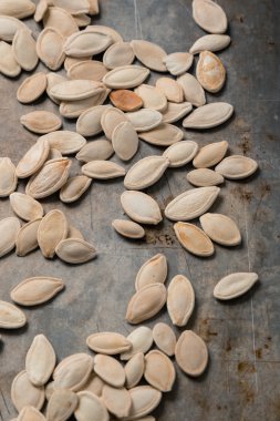 Fırında kabak çekirdeği