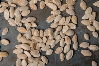 Fırında kabak çekirdeği