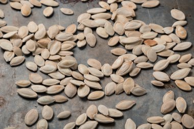 Fırında kabak çekirdeği