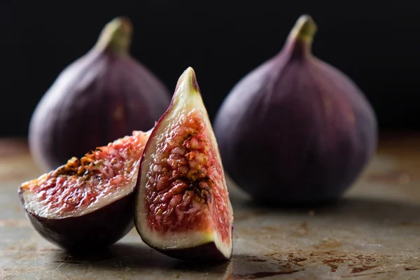 Fichi viola tagliati — Foto Stock