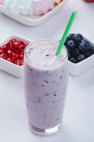 Smoothie Blueberry w szkle — Zdjęcie stockowe