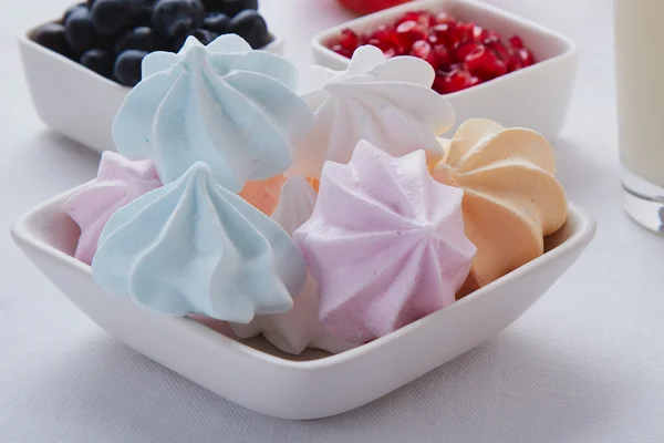 Marshmallows in a white bowl — Stock Photo, Image