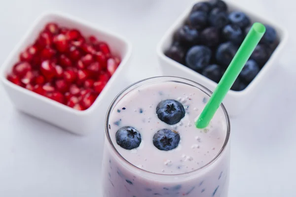 Smoothie Blueberry w szkle — Zdjęcie stockowe