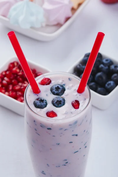 Smoothie Blueberry w szkle — Zdjęcie stockowe