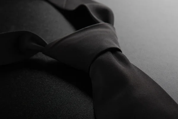 siyah kravat siyah masada