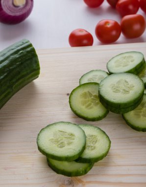 dilimlenmiş ham salatalık