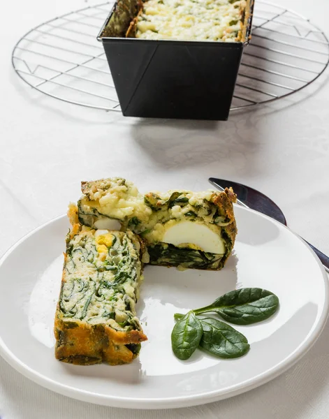 Spinach souffle on white plate — Stock Photo, Image