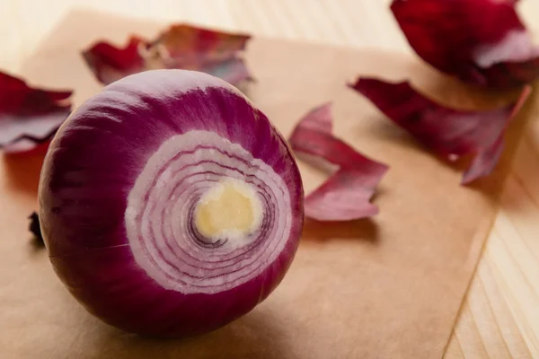 Red onion on table — Stock Photo, Image