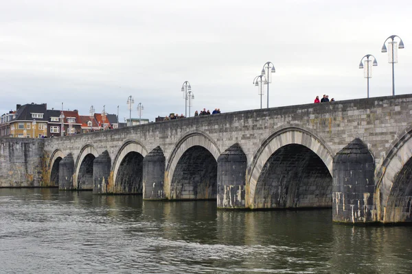 Maastricht, Países Bajos - Puente de San Servacio —  Fotos de Stock