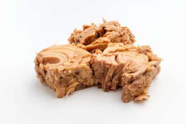 Ton balığı. Yağlı ton balığı. Konserve yiyecekler kolay yenir