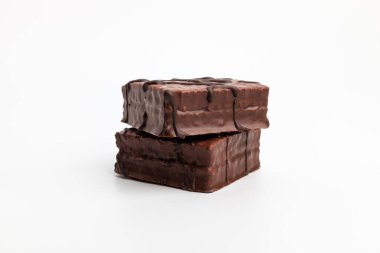 Çikolata kaplı pasta. Çikolatalı kremalı pasta. Tatlı tatlı