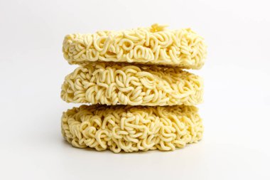 Hazır ramen. Kıvrılan taraf. Un eriştesi