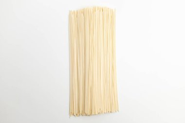 Un eriştesi. İnce erişte. Uzatılmış erişte.