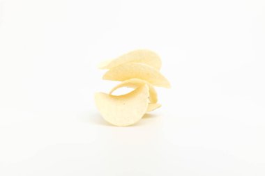 Patates cipsi. Patates aromalı tuzlu tatlılar. Kurabiyeler uzun bir konteynırda