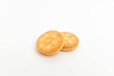 Bisküviler arasında fıstık kreması. Fıstık ezmeli kurabiye. Çıtır tatlı.