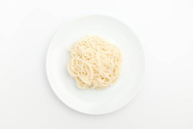 Asya 'da sıkça yenen erişte. Beyaz, ince buğday eriştesi. Tabakta buğday eriştesi