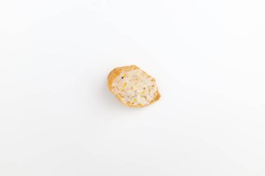 Kızarmış tofu. Baharatlı pirinç. Pirinç yiyen kızarmış tofu. Suşi tipi.