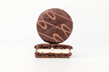 Kremalı çikolatalı ekmek. Çikolata kaplı ekmek. Tatlı tatlı