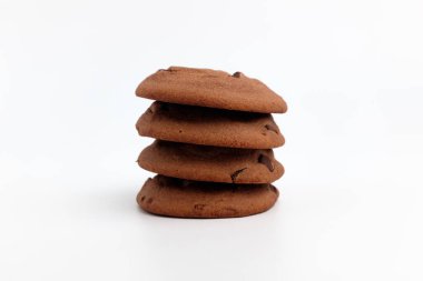 Yumuşak kurabiye tatlısı. Çikolatadan yapılmış tatlı. Çikolata parçacıklı kurabiye.