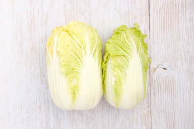 Gevrek ve tatlı lahana. Kore 'de sebzeler kimchi malzemesi olarak kullanılır. Yenilebilir sebzeler