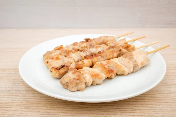 鶏の足で作った料理 串焼き 鶏料理の味付け — ストック写真