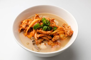 Tavuk Erişte. Tavuk çorbası. Sebzeli ve etli yemekler. Baharatlı tavuk