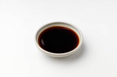 Fasulyeden yapılan sıvı sos. Asya 'da popüler bir kahverengi sos. Tuzlu kahverengi sos.